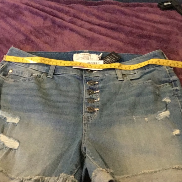 NWT Torrid Vintage High Rise Jean Shorts -Size 12 - Picture 7 of 11